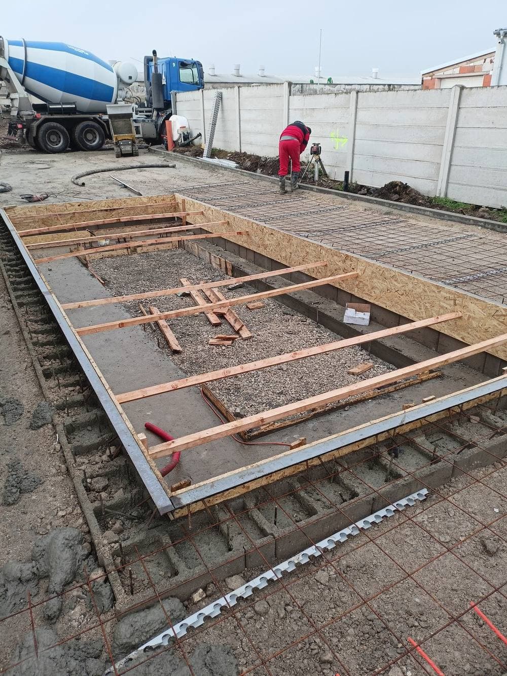 Betonáž spevnených plôch areálu