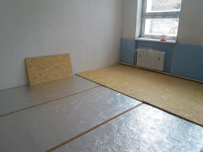 Izolačná fólia a roznášacia vrstva z OSB dosiek